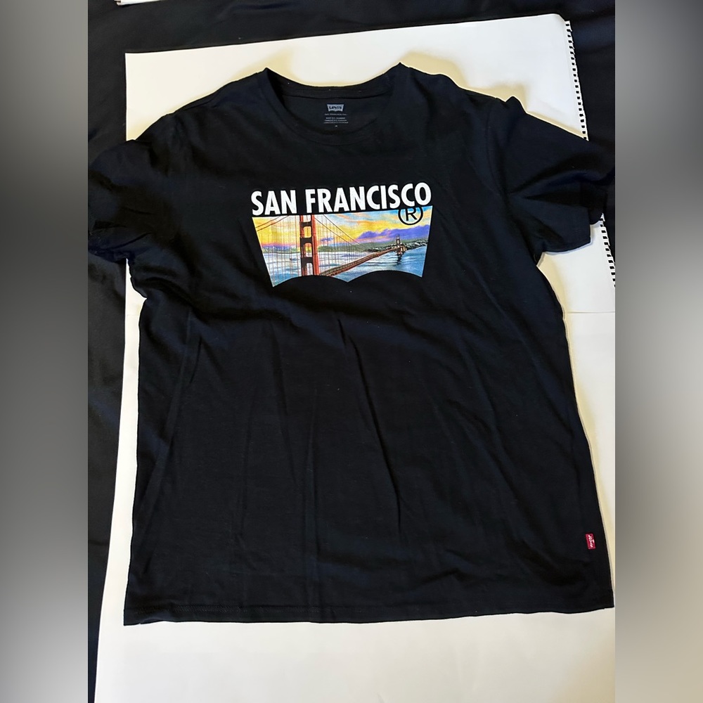 Levi’s graphic tee